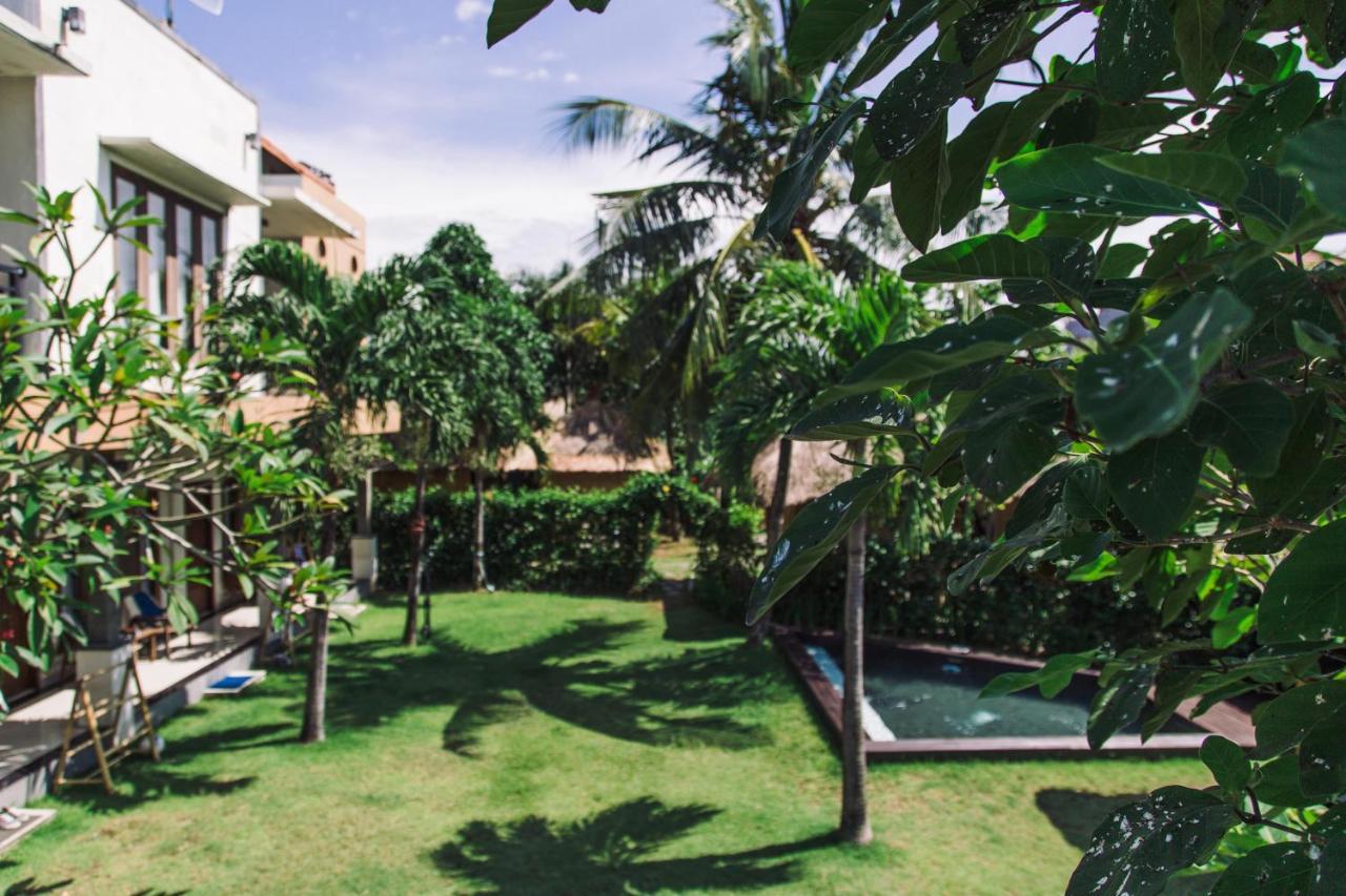 Riviera House Hotel Canggu Esterno foto