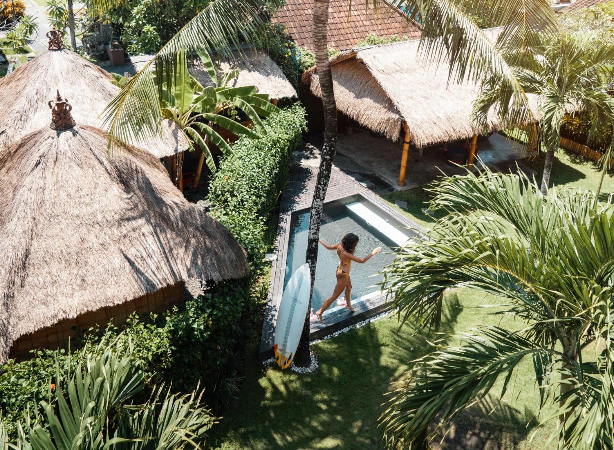 Riviera House Hotel Canggu Esterno foto